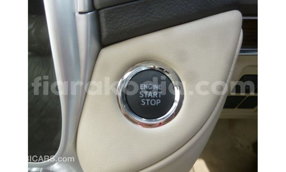 Acheter Import Voiture Toyota Land Cruiser Blanc à Import - Dubai, Diana Acheter Import Voiture Toyota Land Cruiser Blanc à Import - Dubai, Diana