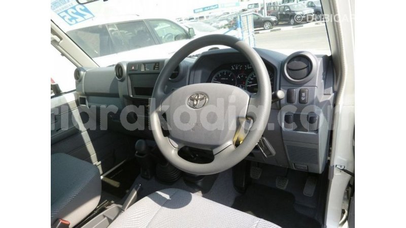 Big with watermark toyota land cruiser diana import dubai 5395