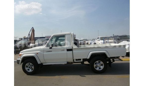 Hividy Toyota Land Cruiser fotsy Car in Import - Dubai in Diana Hividy Toyota Land Cruiser fotsy Car in Import - Dubai in Diana