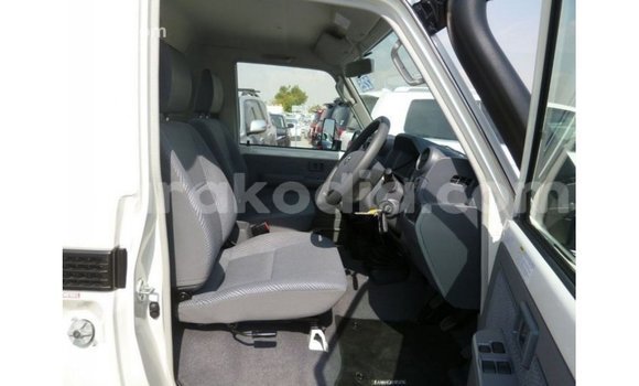 Hividy Toyota Land Cruiser fotsy Car in Import - Dubai in Diana Hividy Toyota Land Cruiser fotsy Car in Import - Dubai in Diana