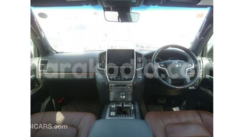 Big with watermark toyota land cruiser diana import dubai 5396