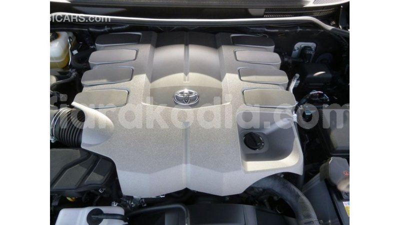Big with watermark toyota land cruiser diana import dubai 5396