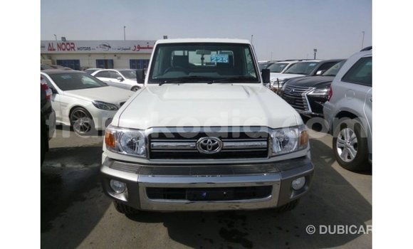 Acheter Import Voiture Toyota Land Cruiser Blanc à Import - Dubai, Diana Acheter Import Voiture Toyota Land Cruiser Blanc à Import - Dubai, Diana