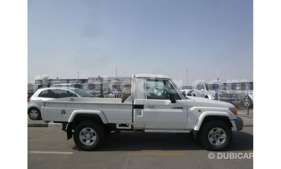 Acheter Import Voiture Toyota Land Cruiser Blanc à Import - Dubai, Diana Acheter Import Voiture Toyota Land Cruiser Blanc à Import - Dubai, Diana