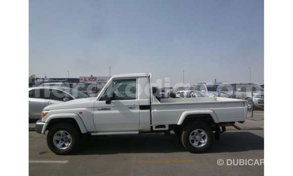 Acheter Import Voiture Toyota Land Cruiser Blanc à Import - Dubai, Diana Acheter Import Voiture Toyota Land Cruiser Blanc à Import - Dubai, Diana