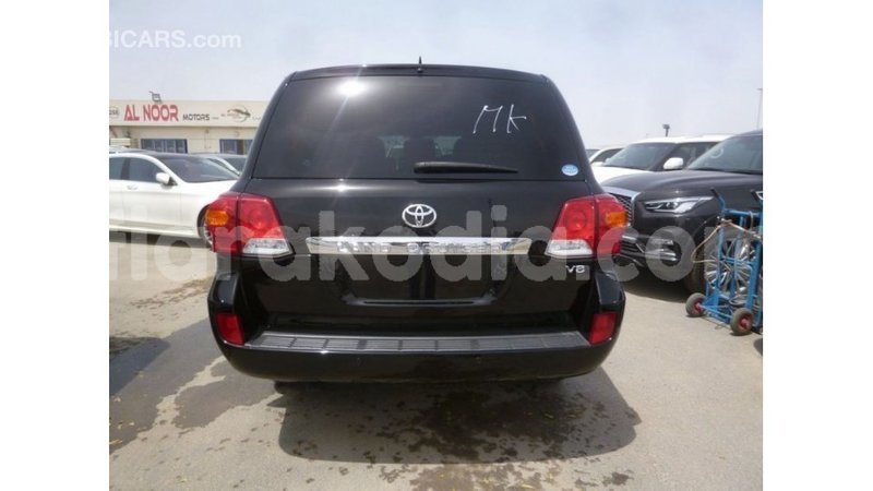 Big with watermark toyota land cruiser diana import dubai 5402