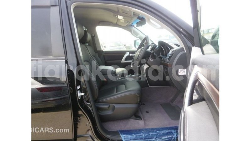 Big with watermark toyota land cruiser diana import dubai 5402