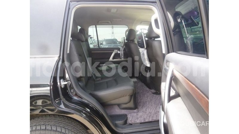 Big with watermark toyota land cruiser diana import dubai 5402