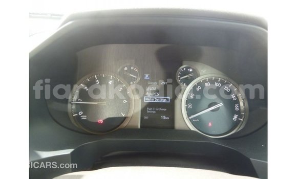 Acheter Import Voiture Toyota Prado Blanc à Import - Dubai, Diana Acheter Import Voiture Toyota Prado Blanc à Import - Dubai, Diana