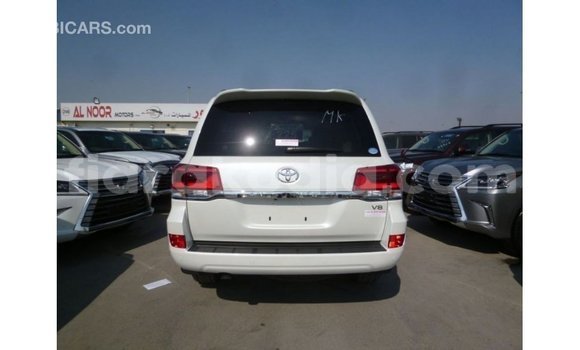 Acheter Import Voiture Toyota Land Cruiser Blanc à Import - Dubai, Diana Acheter Import Voiture Toyota Land Cruiser Blanc à Import - Dubai, Diana