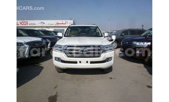 Acheter Import Voiture Toyota Land Cruiser Blanc à Import - Dubai, Diana Acheter Import Voiture Toyota Land Cruiser Blanc à Import - Dubai, Diana