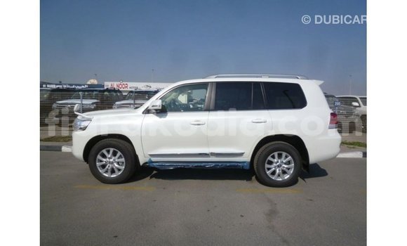 Acheter Import Voiture Toyota Land Cruiser Blanc à Import - Dubai, Diana Acheter Import Voiture Toyota Land Cruiser Blanc à Import - Dubai, Diana