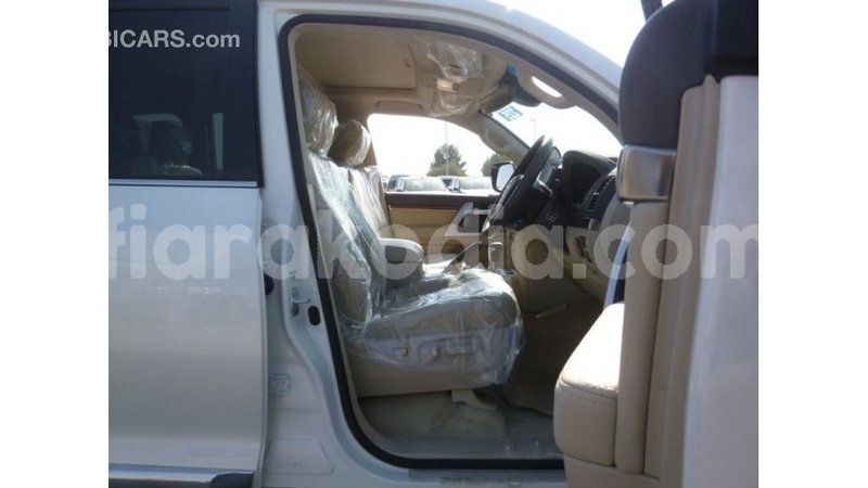 Big with watermark toyota land cruiser diana import dubai 5407