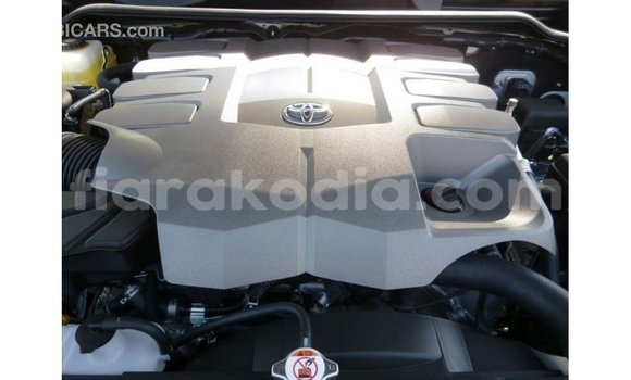 Acheter Import Voiture Toyota Land Cruiser Blanc à Import - Dubai, Diana Acheter Import Voiture Toyota Land Cruiser Blanc à Import - Dubai, Diana