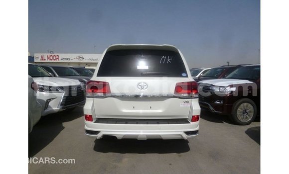 Acheter Import Voiture Toyota Land Cruiser Blanc à Import - Dubai, Diana Acheter Import Voiture Toyota Land Cruiser Blanc à Import - Dubai, Diana