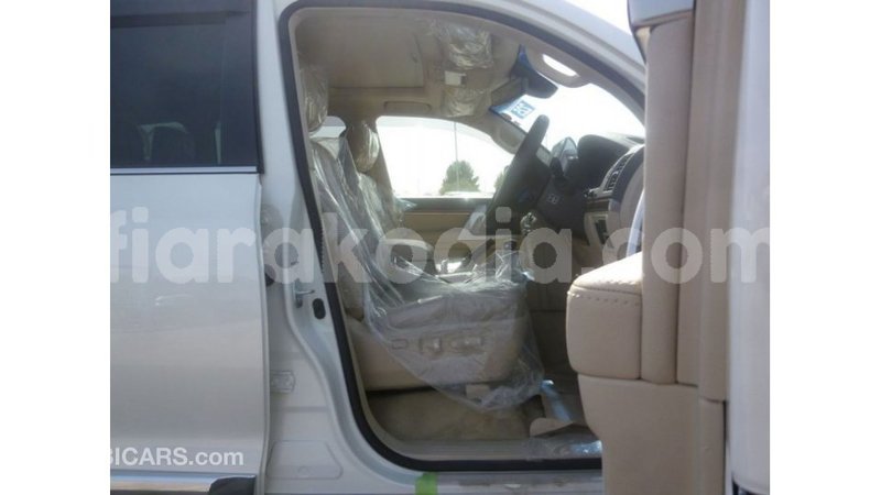 Big with watermark toyota land cruiser diana import dubai 5412