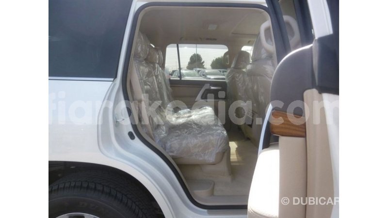 Big with watermark toyota land cruiser diana import dubai 5412