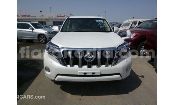 Acheter Import Voiture Toyota Prado Blanc à Import - Dubai, Diana Acheter Import Voiture Toyota Prado Blanc à Import - Dubai, Diana