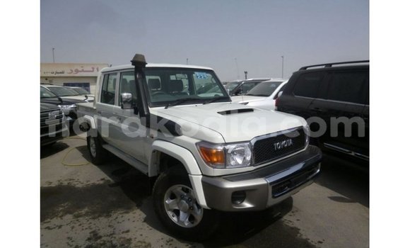 Acheter Import Voiture Toyota Land Cruiser Blanc à Import - Dubai, Diana Acheter Import Voiture Toyota Land Cruiser Blanc à Import - Dubai, Diana