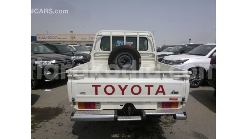 Big with watermark toyota land cruiser diana import dubai 5422