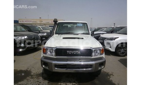 Acheter Import Voiture Toyota Land Cruiser Blanc à Import - Dubai, Diana Acheter Import Voiture Toyota Land Cruiser Blanc à Import - Dubai, Diana