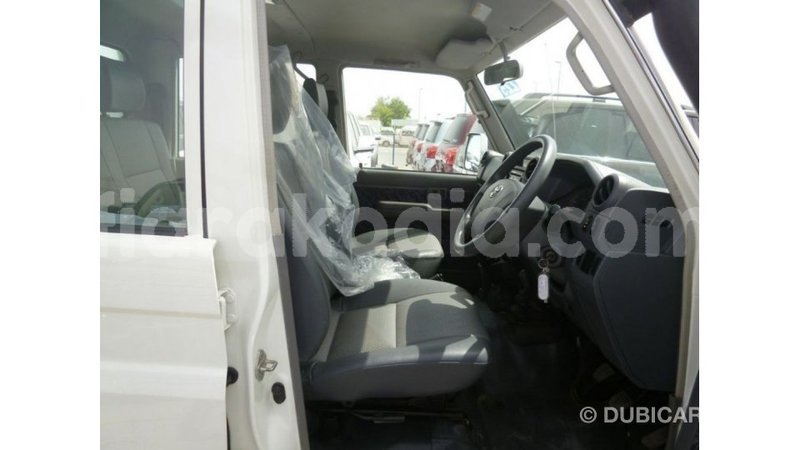 Big with watermark toyota land cruiser diana import dubai 5422