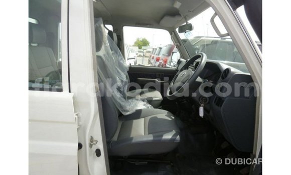 Acheter Import Voiture Toyota Land Cruiser Blanc à Import - Dubai, Diana Acheter Import Voiture Toyota Land Cruiser Blanc à Import - Dubai, Diana