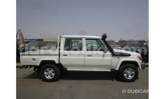 Acheter Import Voiture Toyota Land Cruiser Blanc à Import - Dubai, Diana Acheter Import Voiture Toyota Land Cruiser Blanc à Import - Dubai, Diana