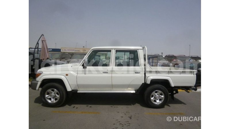 Big with watermark toyota land cruiser diana import dubai 5422