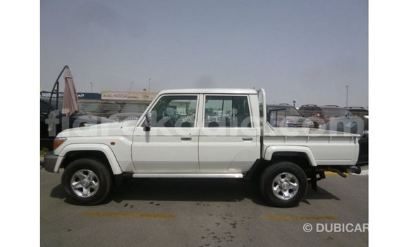 Acheter Import Voiture Toyota Land Cruiser Blanc à Import - Dubai, Diana Acheter Import Voiture Toyota Land Cruiser Blanc à Import - Dubai, Diana