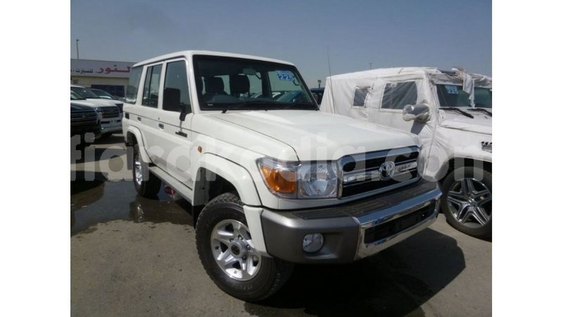 Big with watermark toyota land cruiser diana import dubai 5428