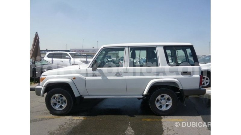 Big with watermark toyota land cruiser diana import dubai 5428