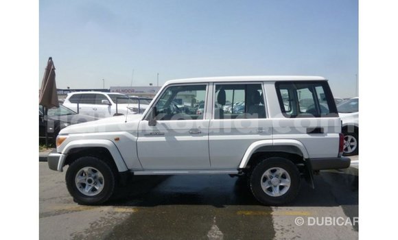 Acheter Import Voiture Toyota Land Cruiser Blanc à Import - Dubai, Diana Acheter Import Voiture Toyota Land Cruiser Blanc à Import - Dubai, Diana
