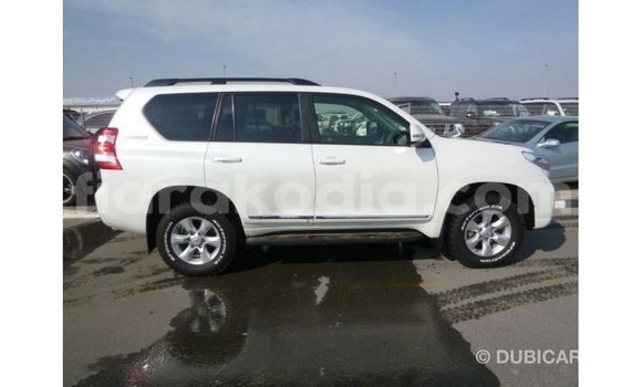 Acheter Import Voiture Toyota Prado Blanc à Import - Dubai, Diana Acheter Import Voiture Toyota Prado Blanc à Import - Dubai, Diana