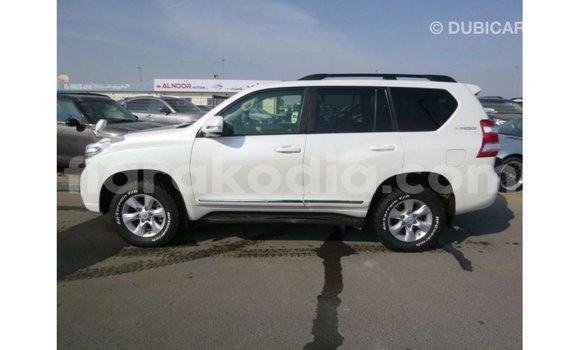 Acheter Import Voiture Toyota Prado Blanc à Import - Dubai, Diana Acheter Import Voiture Toyota Prado Blanc à Import - Dubai, Diana