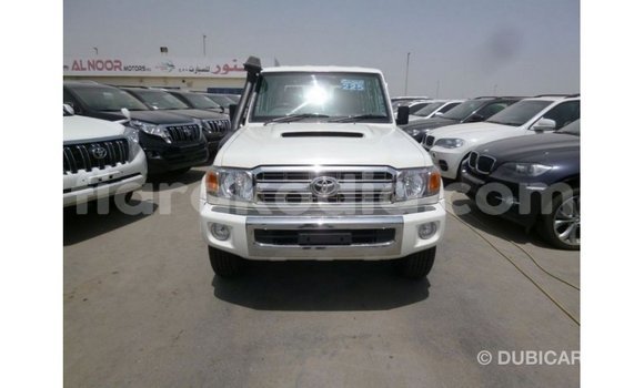 Acheter Import Voiture Toyota Land Cruiser Blanc à Import - Dubai, Diana Acheter Import Voiture Toyota Land Cruiser Blanc à Import - Dubai, Diana