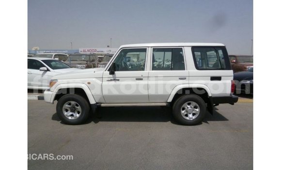 Acheter Import Voiture Toyota Land Cruiser Blanc à Import - Dubai, Diana Acheter Import Voiture Toyota Land Cruiser Blanc à Import - Dubai, Diana
