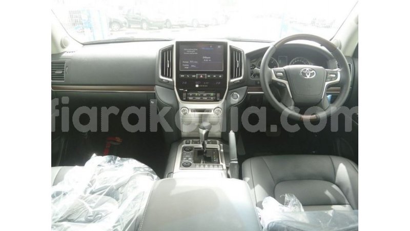 Big with watermark toyota land cruiser diana import dubai 5438