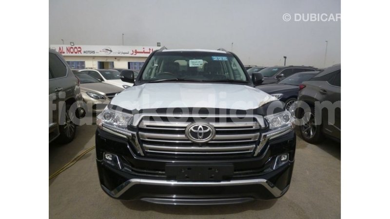 Big with watermark toyota land cruiser diana import dubai 5438