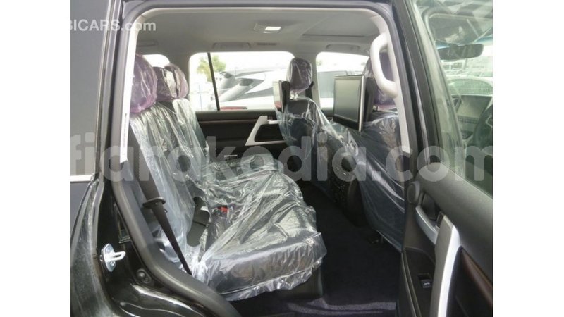 Big with watermark toyota land cruiser diana import dubai 5438