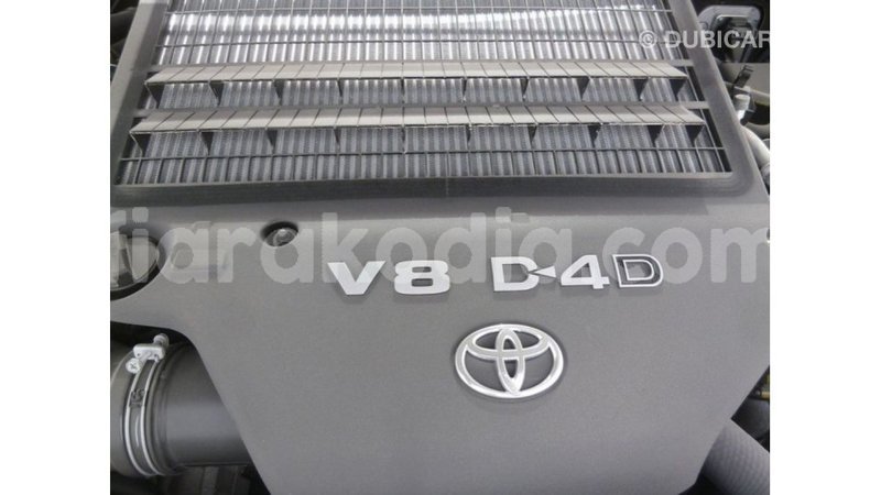 Big with watermark toyota land cruiser diana import dubai 5438