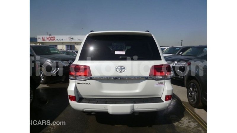 Big with watermark toyota land cruiser diana import dubai 5439