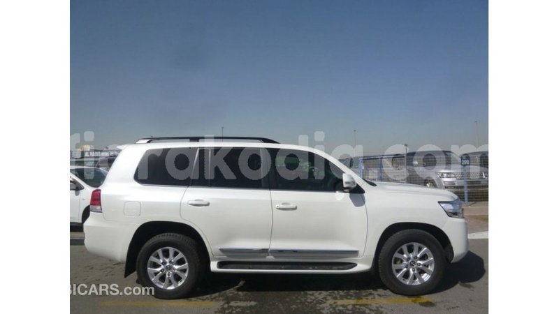 Big with watermark toyota land cruiser diana import dubai 5439