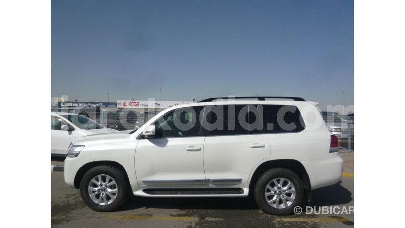 Big with watermark toyota land cruiser diana import dubai 5439