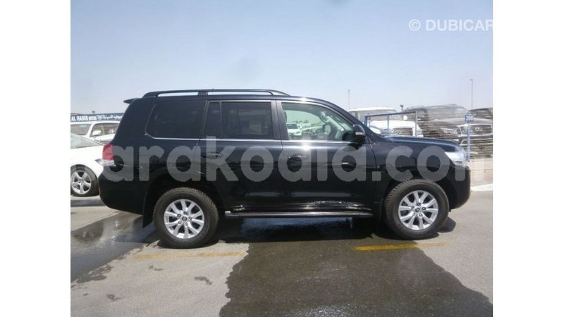 Big with watermark toyota land cruiser diana import dubai 5444