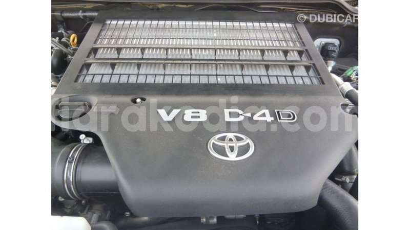 Big with watermark toyota land cruiser diana import dubai 5444