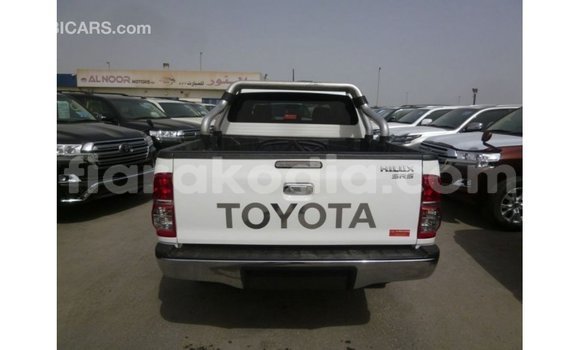 Acheter Import Voiture Toyota Hilux Blanc à Import - Dubai, Diana Acheter Import Voiture Toyota Hilux Blanc à Import - Dubai, Diana
