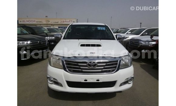 Acheter Import Voiture Toyota Hilux Blanc à Import - Dubai, Diana Acheter Import Voiture Toyota Hilux Blanc à Import - Dubai, Diana
