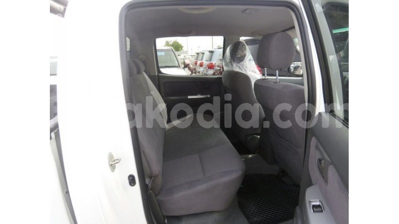 Big with watermark toyota hilux diana import dubai 5446