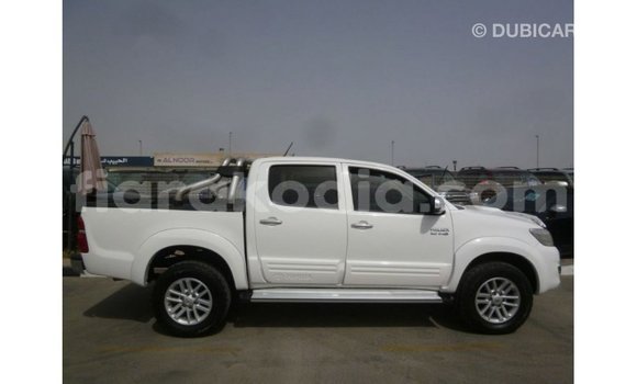 Acheter Import Voiture Toyota Hilux Blanc à Import - Dubai, Diana Acheter Import Voiture Toyota Hilux Blanc à Import - Dubai, Diana